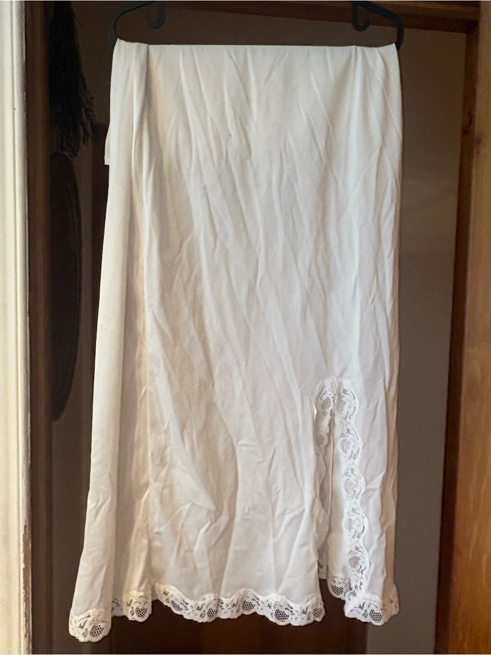 Women's White Lace-Hem Skirt